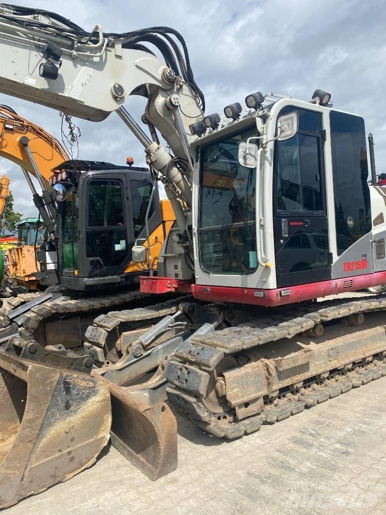 Takeuchi TB 2150 R حفارات زحافة