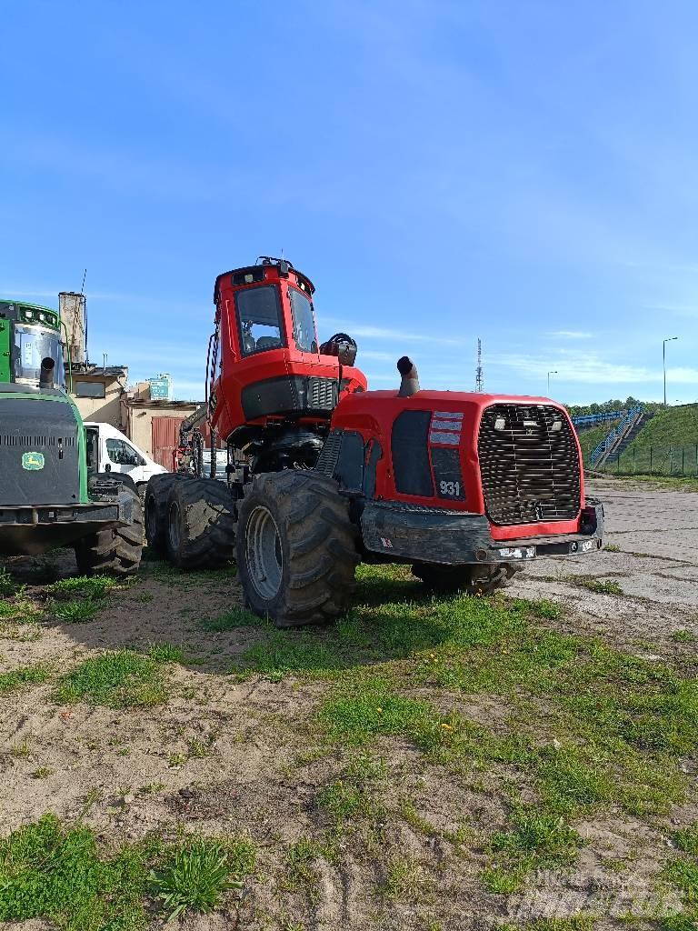 Komatsu 931 حصادات