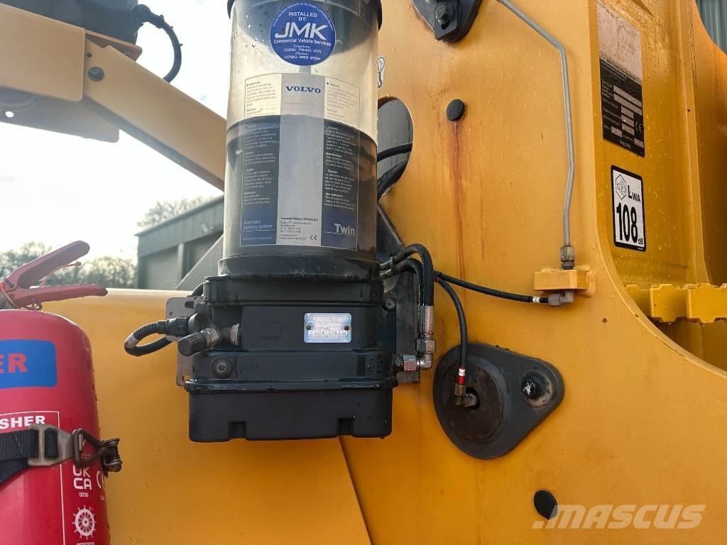 Volvo L180H لوادر بعجل