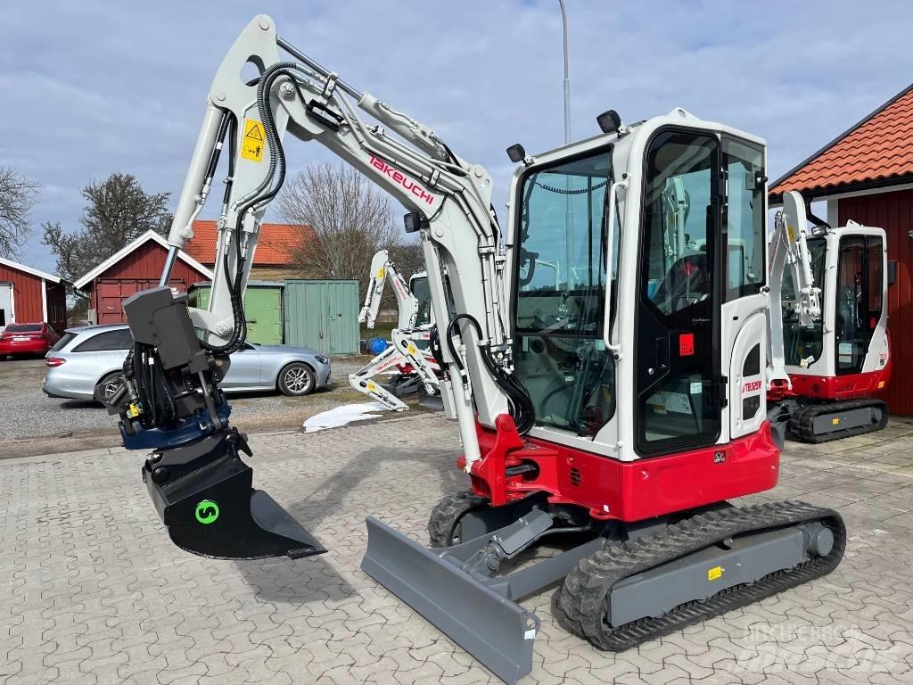 Takeuchi TB325R حفارات صغيرة أقل من 7 طن (حفارات صغيرة)