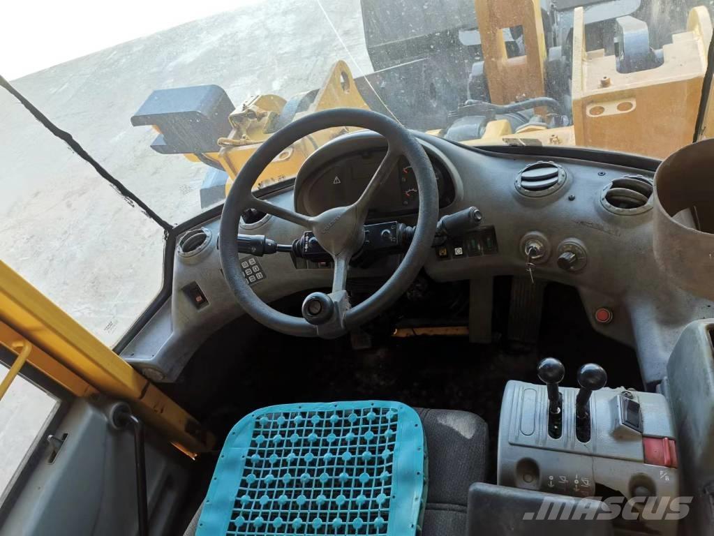 Volvo L 120 E لوادر بعجل