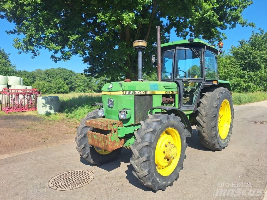 John Deere 3040 الجرارات