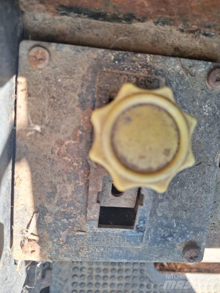 John Deere 3040 الجرارات