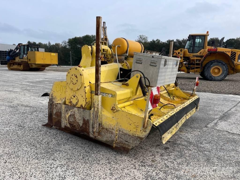 Bomag BSF 2500 معدات إعادة تدوير الأسفلت
