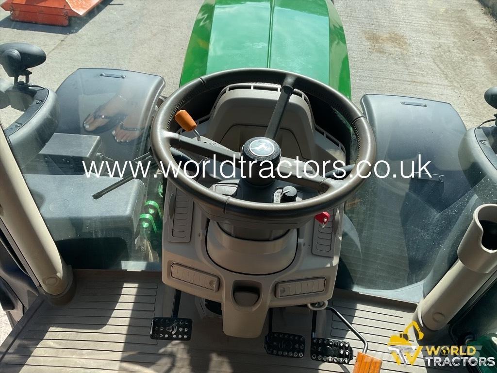 John Deere 6215 R الجرارات