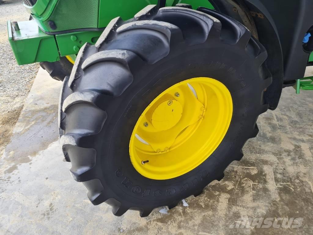 John Deere 6110 M الجرارات