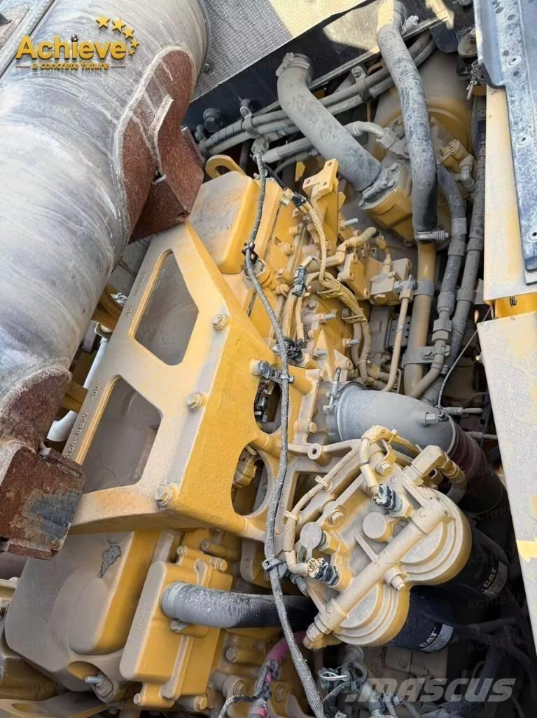 CAT 982 لوادر بعجل