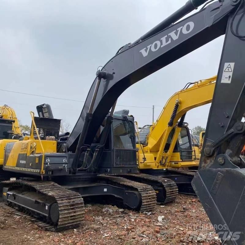 Volvo EC 240 حفارات زحافة