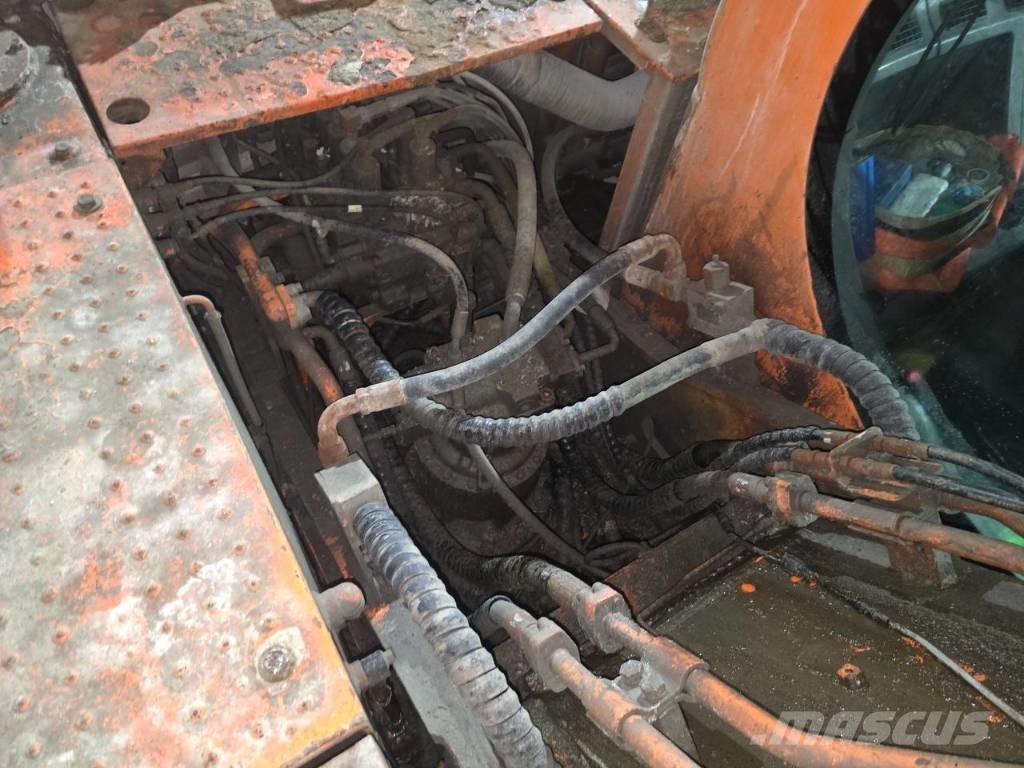 Doosan DX 210 W حفارات بعجل