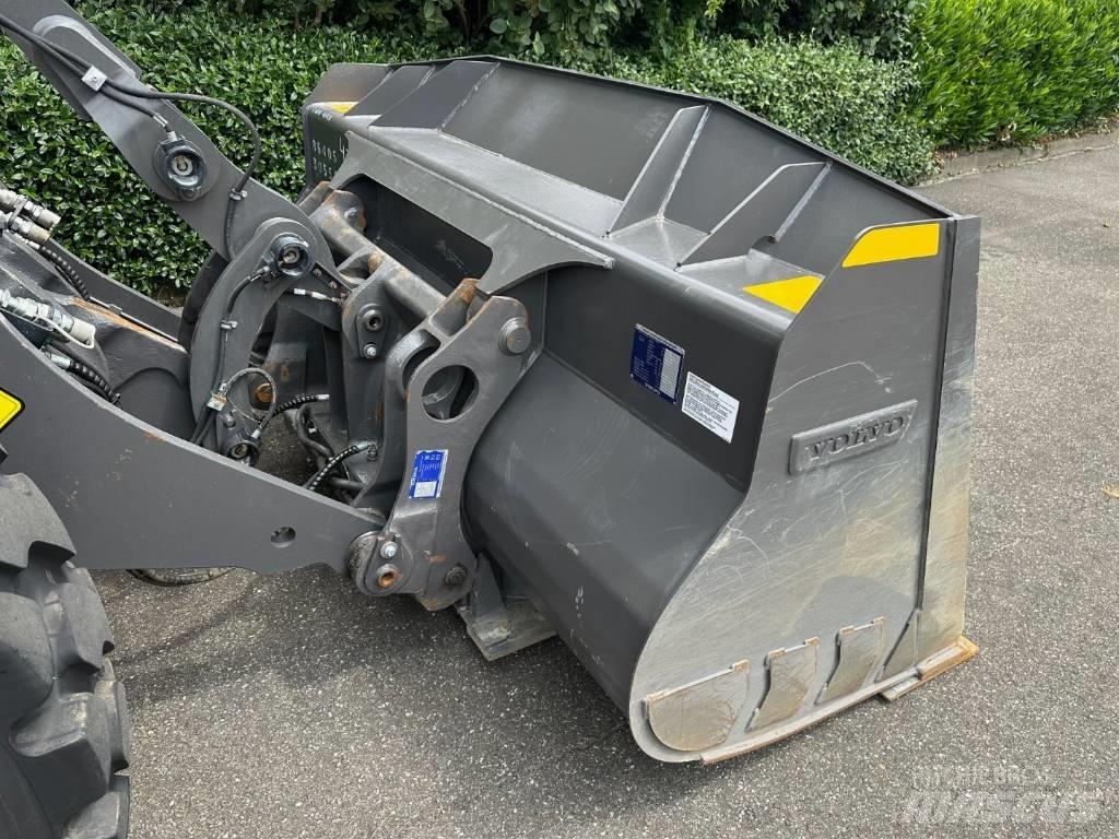 Volvo L 60 H لوادر بعجل