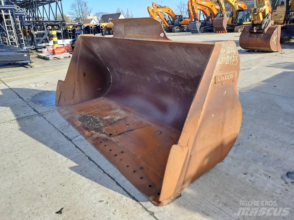 Volvo L 150 H دلاء