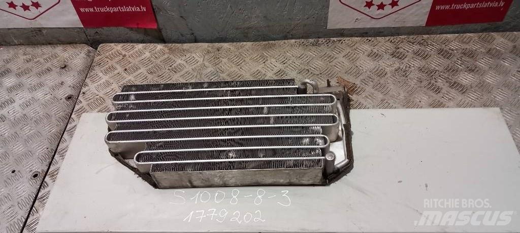 Scania R 440.    1779202 مشعات