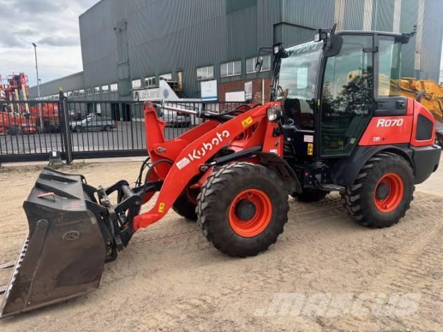 Kubota R 070 لوادر بعجل