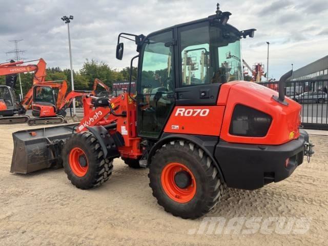 Kubota R 070 لوادر بعجل