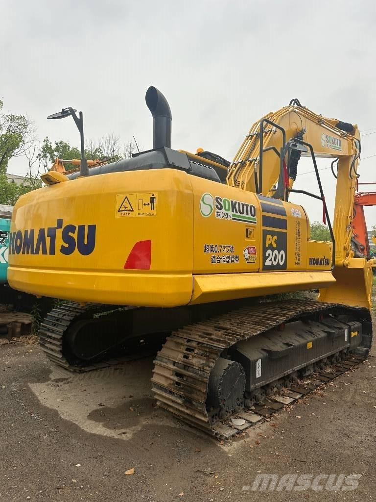 Komatsu PC 200-8 حفارات زحافة