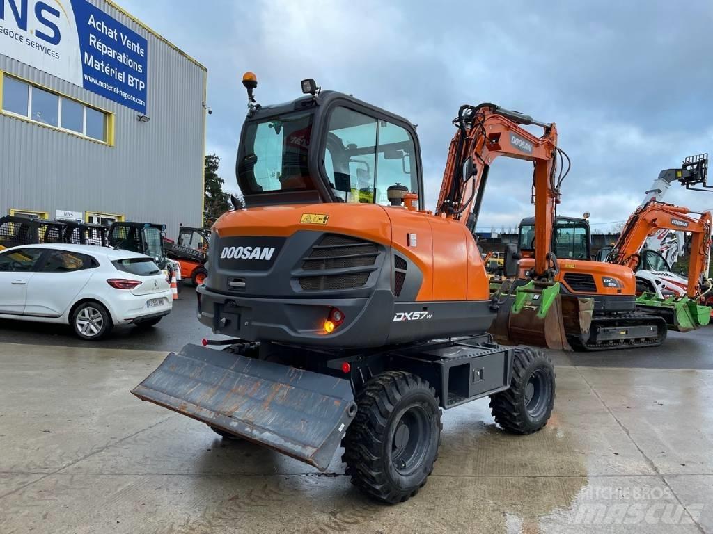 Doosan DX 57 W-5 حفارات بعجل