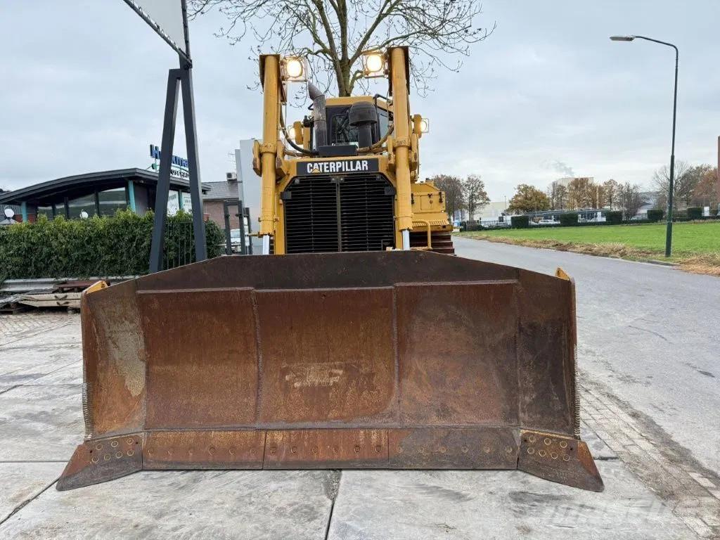 CAT D7R بلدوزرات مجنزرة