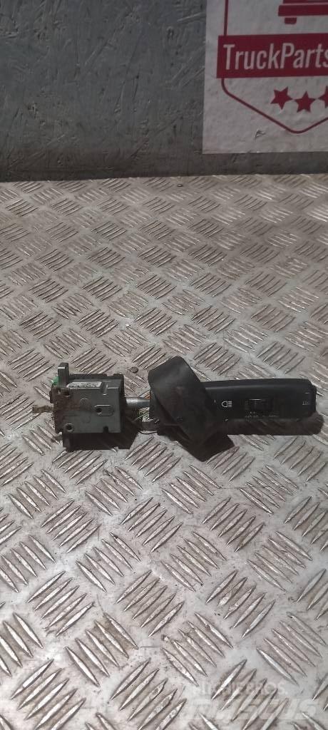 Volvo FH 12   21670857 كابينة والداخلية