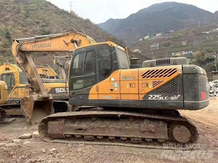 Hyundai R215VS حفارات بعجل