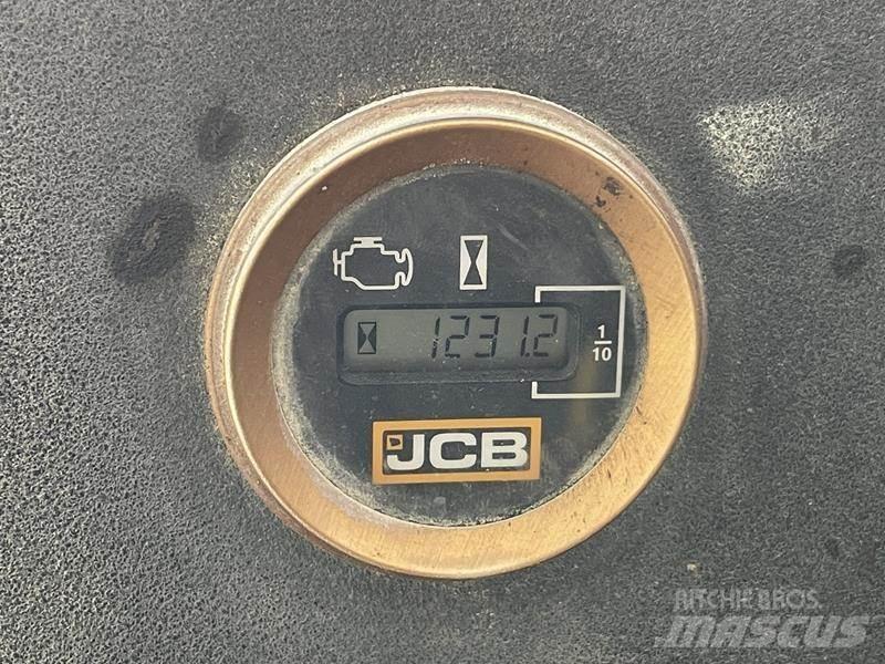 JCB 15 C - 1 حفارات صغيرة أقل من 7 طن (حفارات صغيرة)