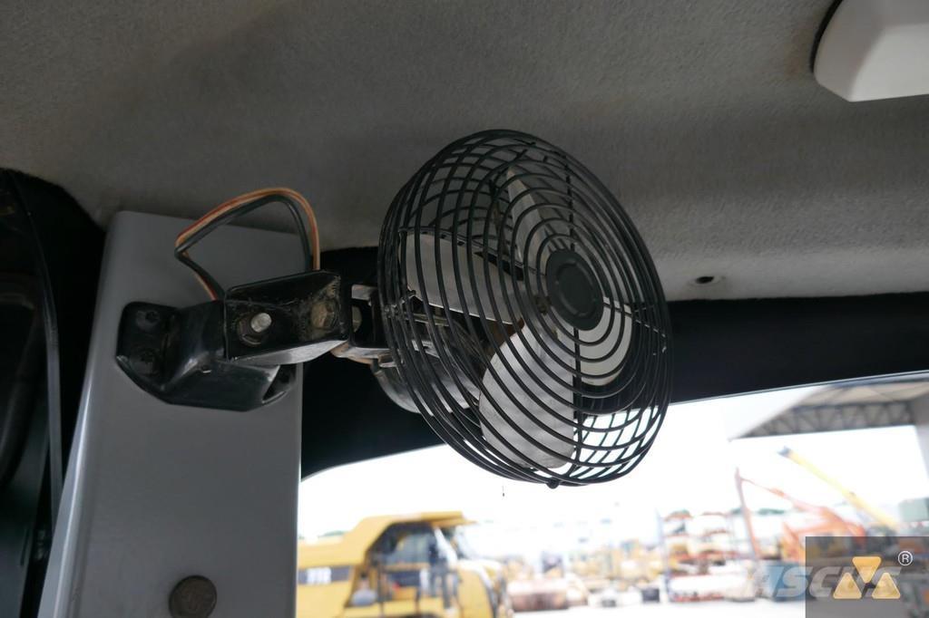 CAT 160M3 معدات تمهيد الطرق