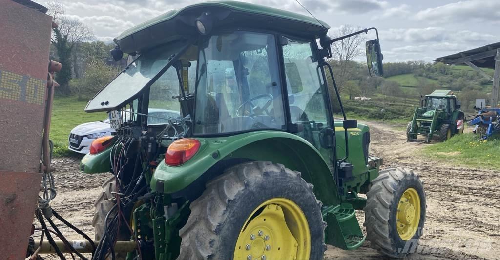 John Deere 5050E الجرارات