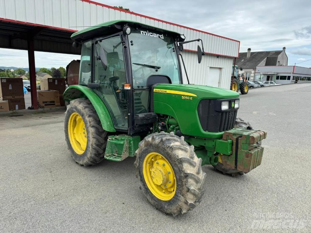 John Deere 5050E الجرارات