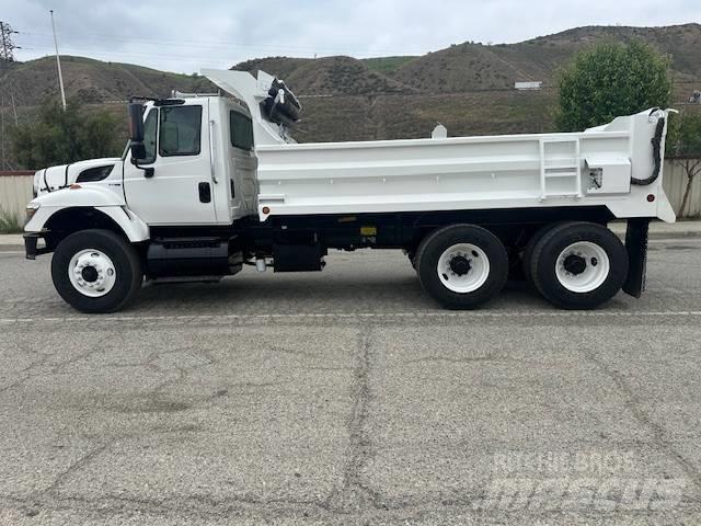 International 7400 شاحنات قلابة