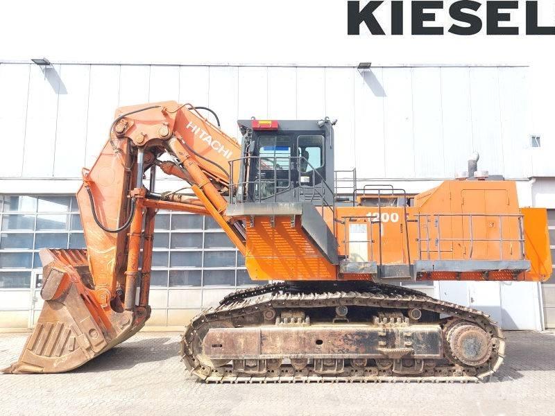 Hitachi EX 1200-6 حفارات يجاروف أمامي