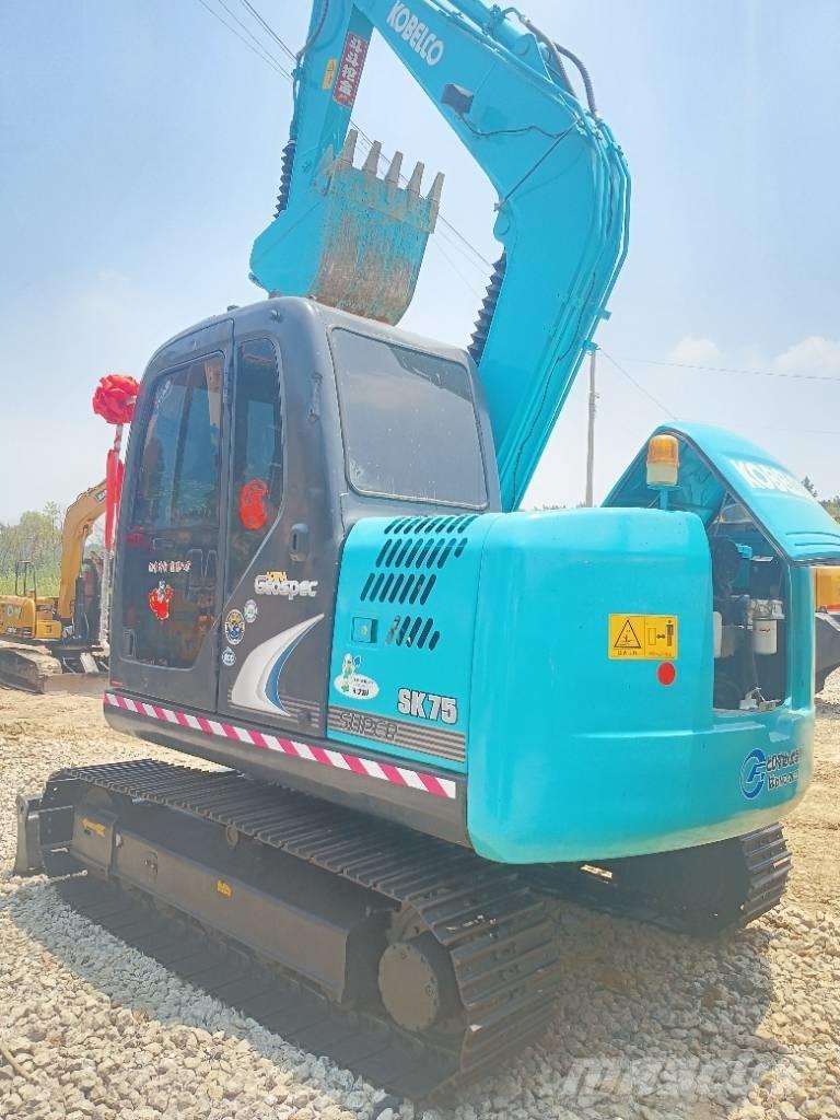Kobelco sk75-8 حفارات زحافة