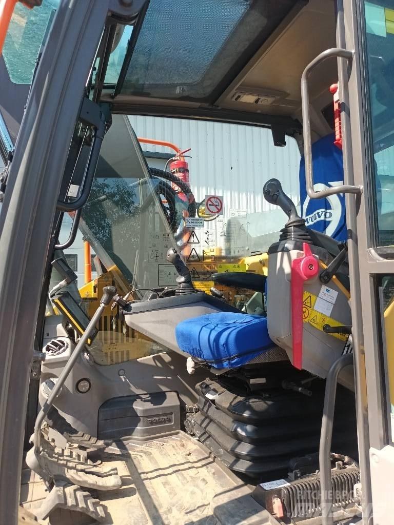 Volvo ECR 145 E حفارات زحافة