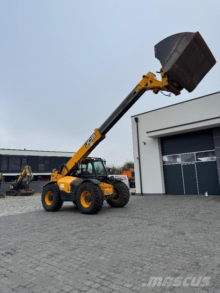 JCB 560-80 معدات مناولة لأغراض الزراعة