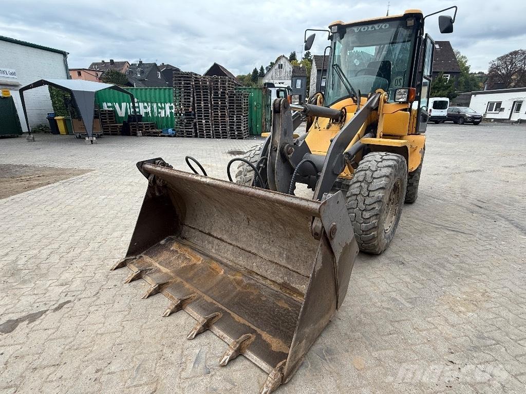Volvo L 30 B Pro لوادر بعجل