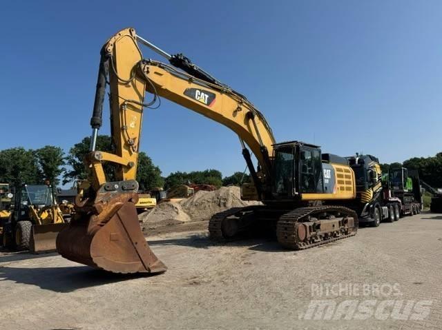 CAT 352 F حفارات زحافة