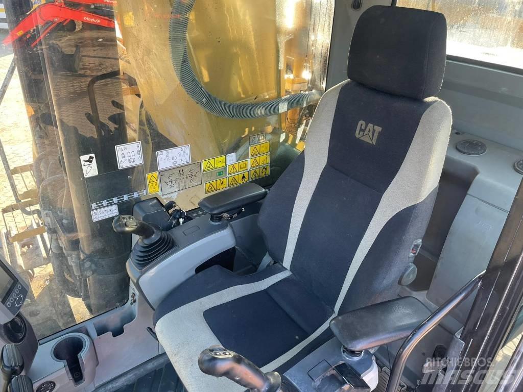 CAT 352 F حفارات زحافة