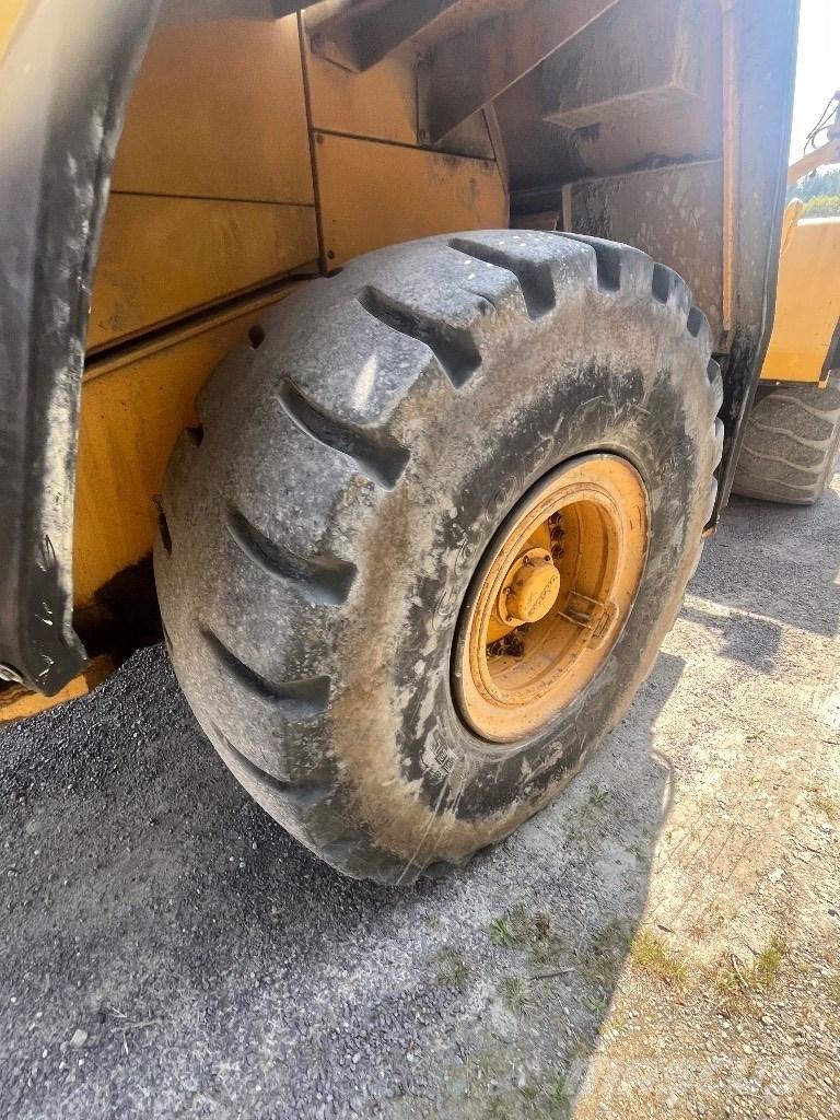 Volvo L180F لوادر بعجل