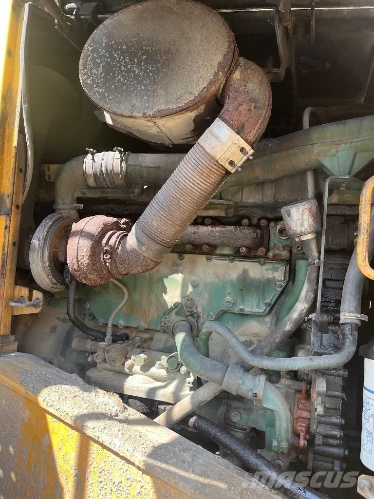 Volvo L180F لوادر بعجل