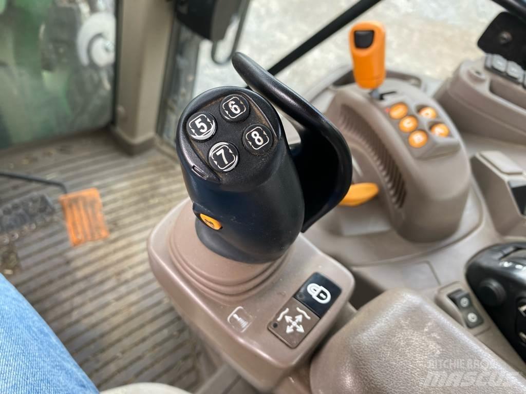John Deere 6110M الجرارات