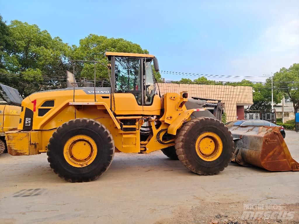 Volvo L 120 لوادر بعجل