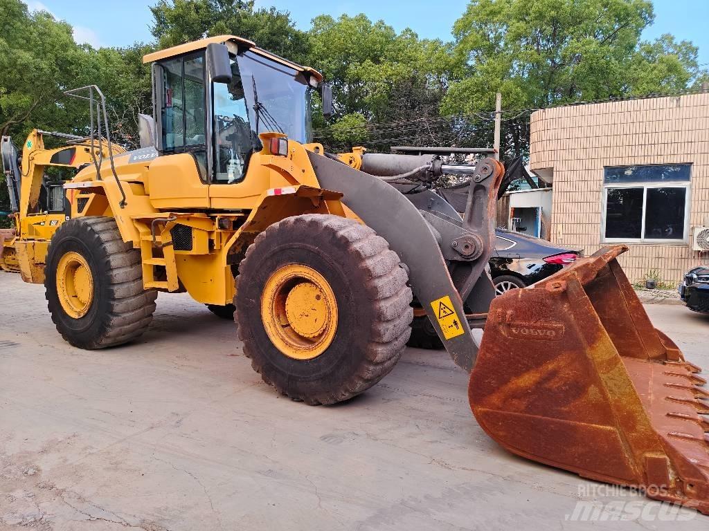 Volvo L 120 لوادر بعجل