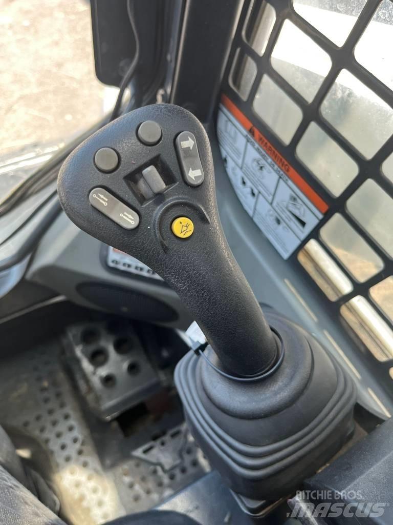 Bobcat T 770 لوادر انزلاقية التوجيه