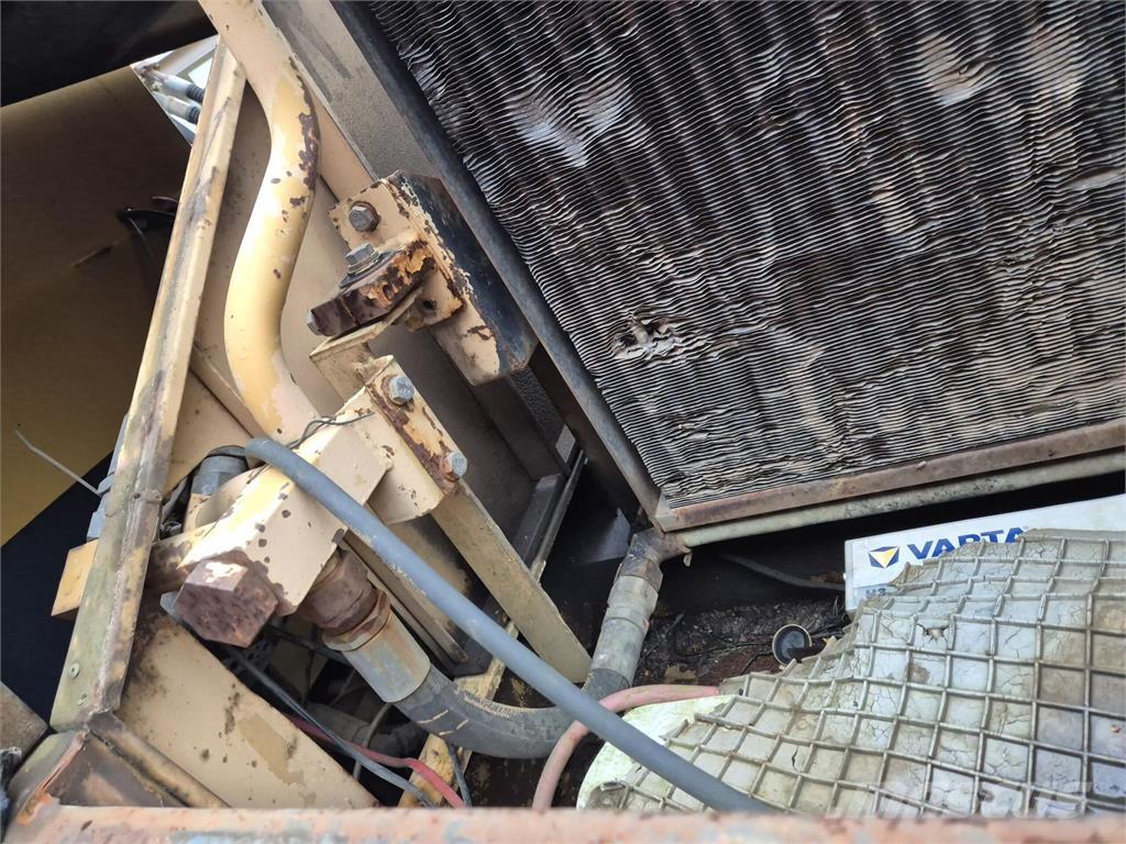 Komatsu PC180LC-3 حفارات زحافة