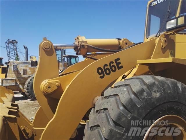 CAT 966 E لوادر بعجل