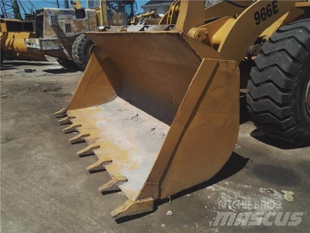CAT 966 E لوادر بعجل