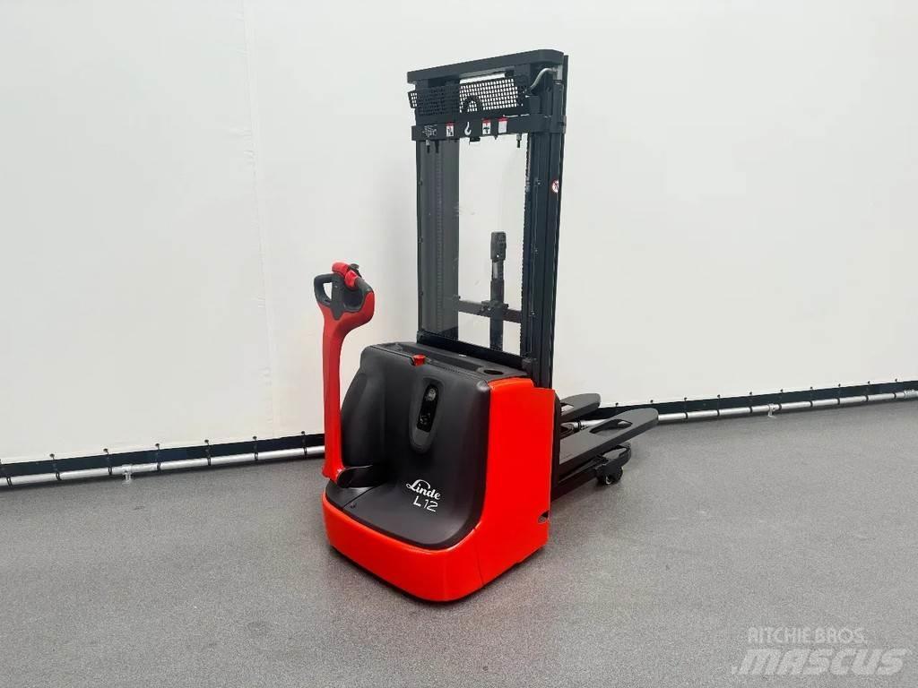 Linde L 12 l معدات التكديس الجوالة
