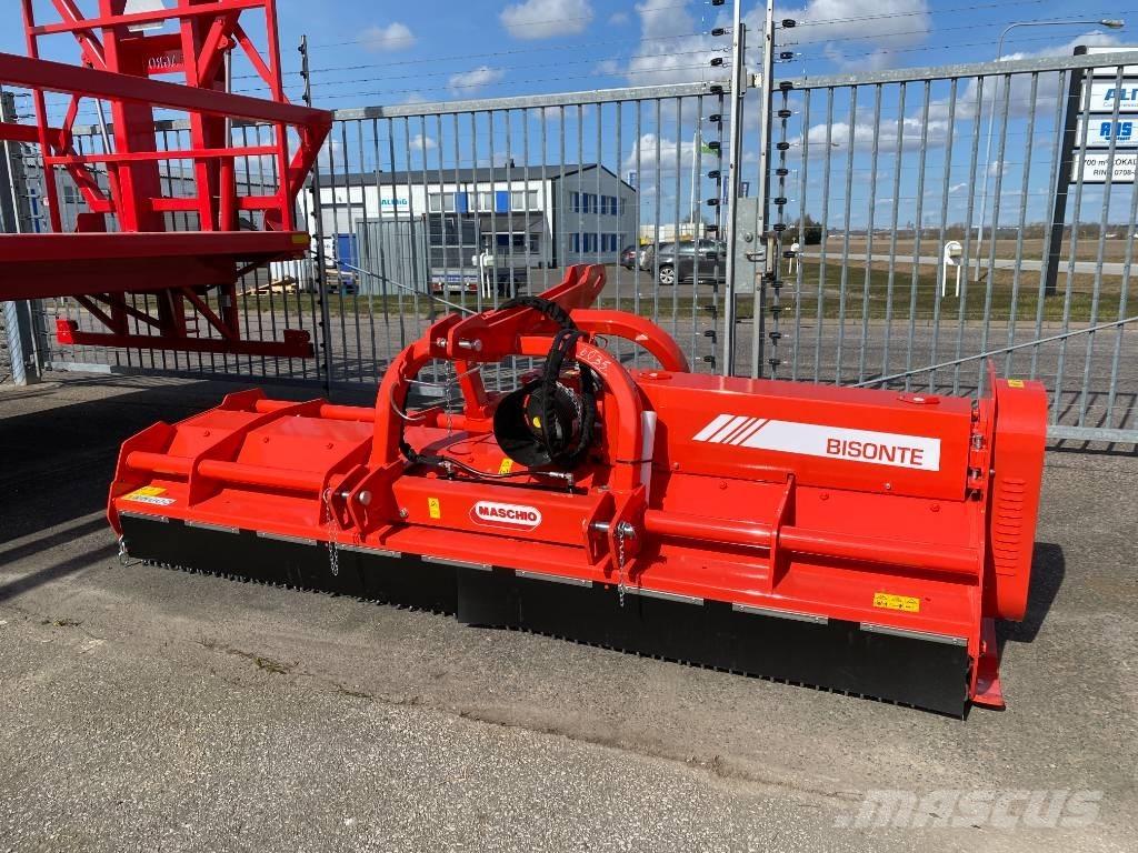 Maschio Bisonte 300 جزازات وأغطية المراعي