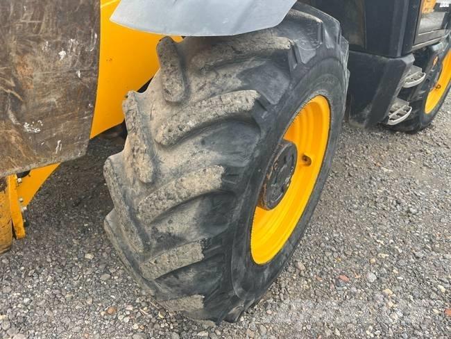 JCB 540-140 مناولات متداخلة