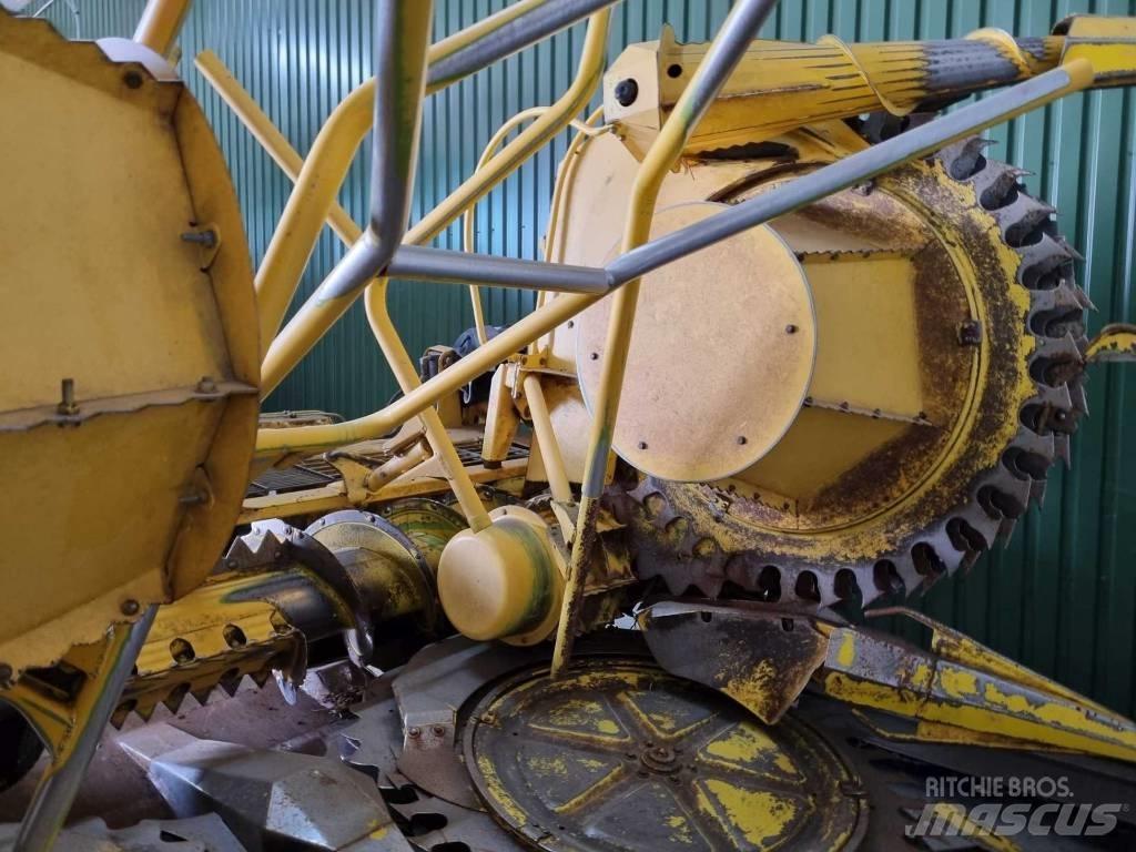 New Holland FR 9050 علافات ذاتية الدفع