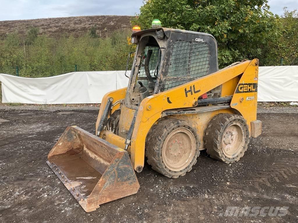 Gehl R 220 لوادر انزلاقية التوجيه