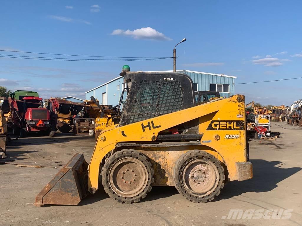Gehl R 220 لوادر انزلاقية التوجيه